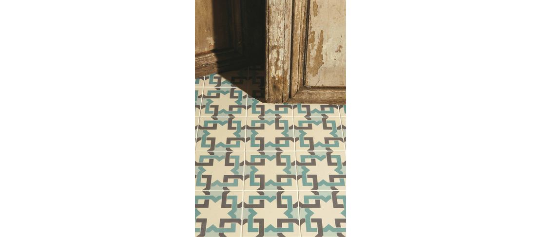 Original-Style_Odyssey_Ottoman-8093V_closeup_2_1