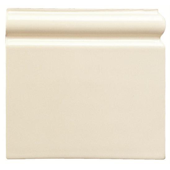 Skirting Right External Corner on Colonial White